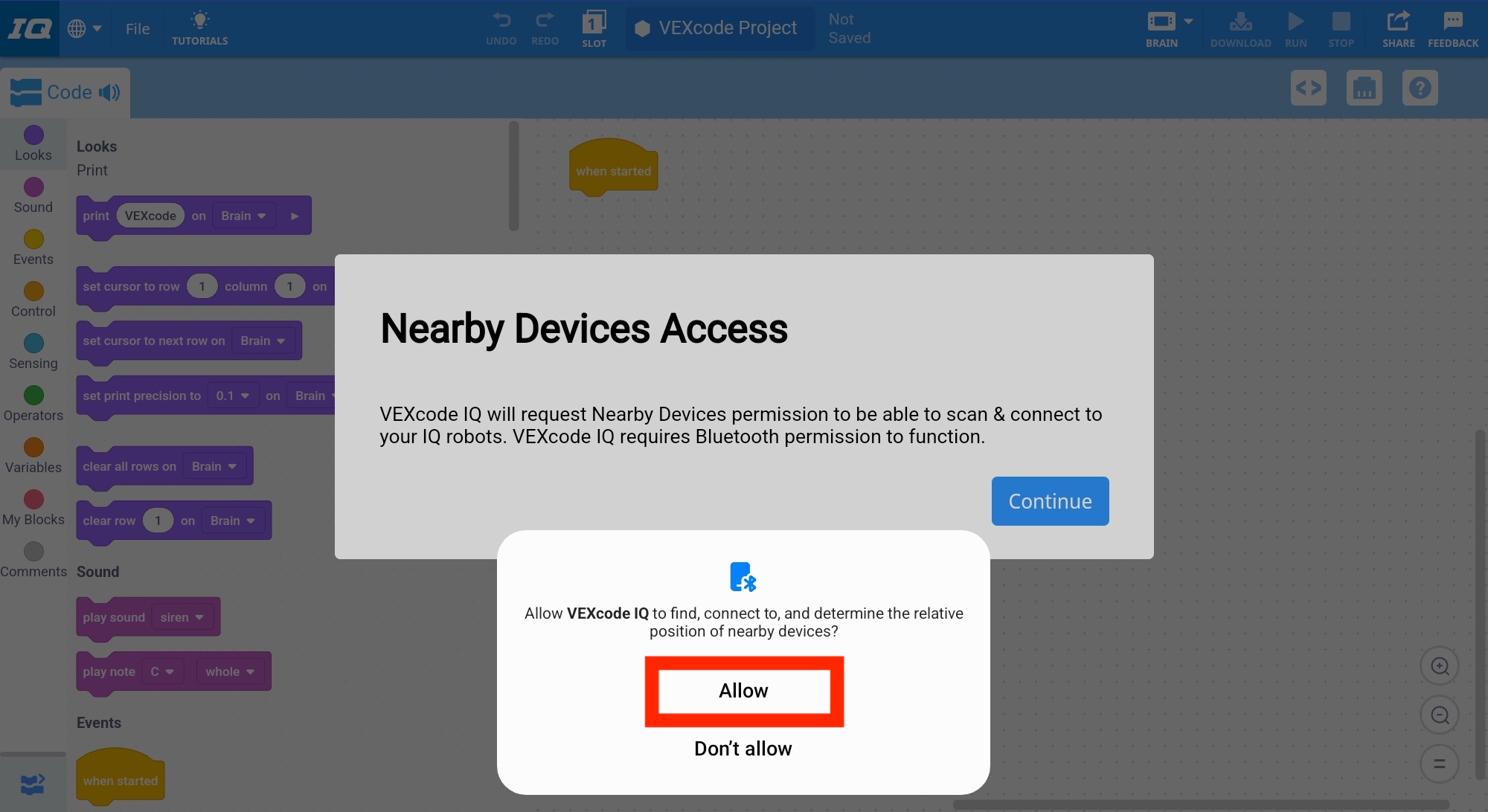 Akses Perangkat Terdekat Akses perintah dari perangkat Android yang bertuliskan 'Izinkan VEXcode IQ untuk menemukan, menghubungkan, dan menentukan posisi relatif perangkat terdekat?' Pilihan Izinkan di bawah disorot.