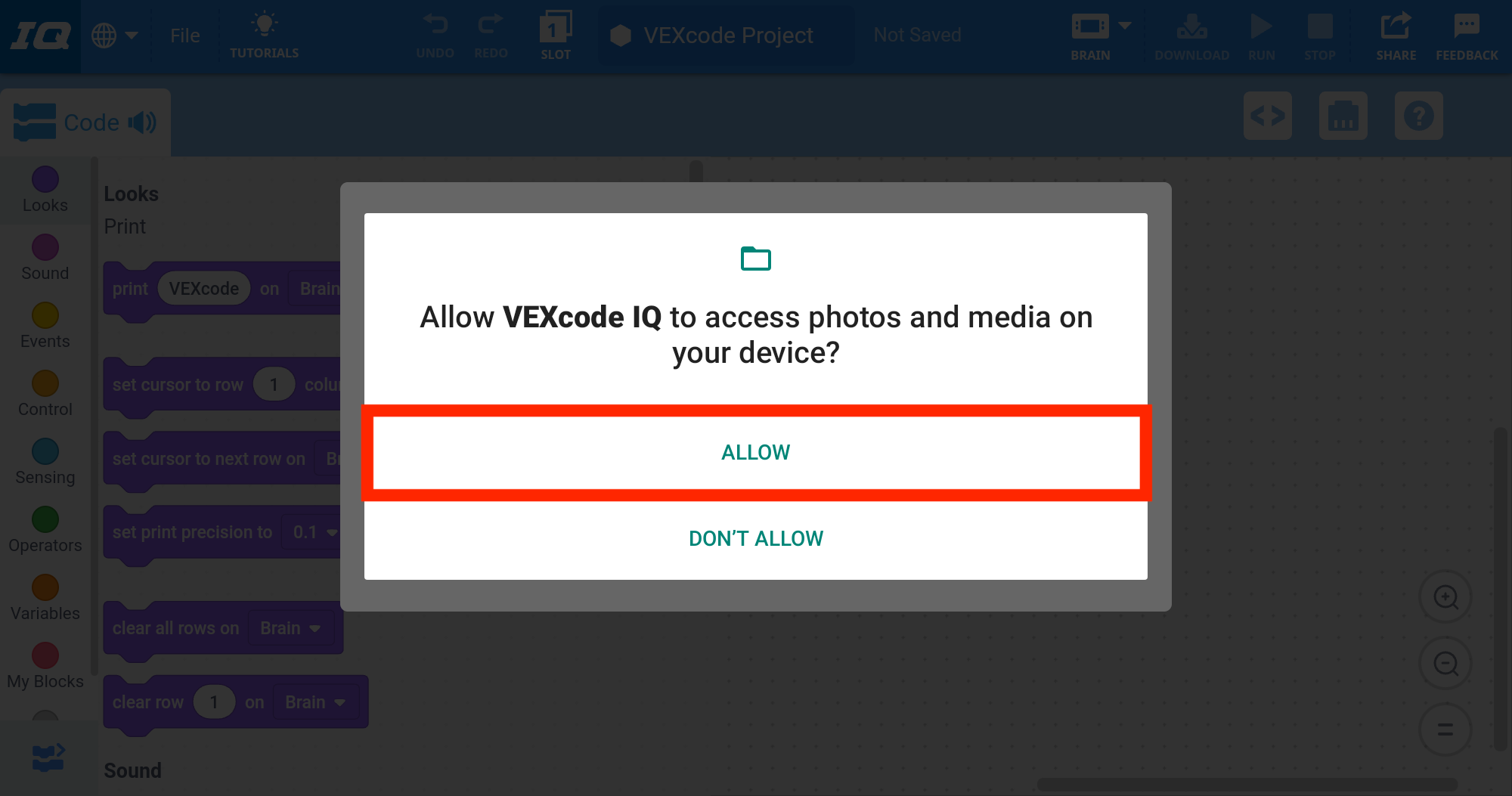 Android cihazda 'VEXcode IQ'nun cihazınızdaki fotoğraflara ve medyaya erişmesine izin verilsin mi?' yazan Depolama İzni istemi. Aşağıdaki İzin Ver butonu vurgulanmıştır.