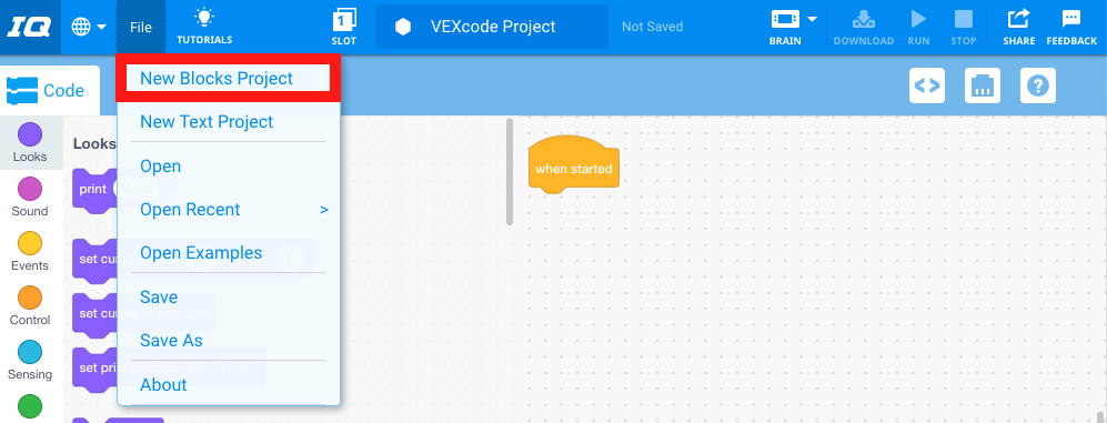 Barra degli strumenti VEXcode IQ con il menu File aperto e Nuovo progetto blocchi evidenziato. Nuovo progetto blocchi è la prima opzione nel menu.