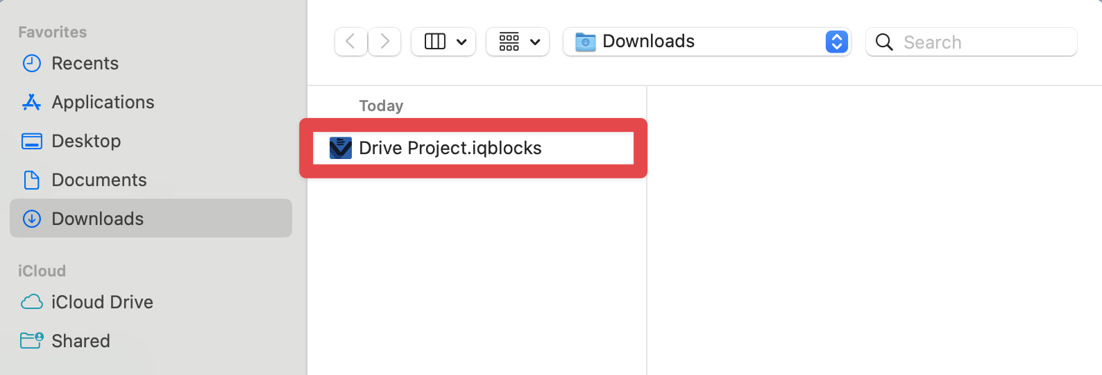 El proyecto VEXcode IQ previamente guardado es visible desde los archivos del dispositivo y está resaltado.