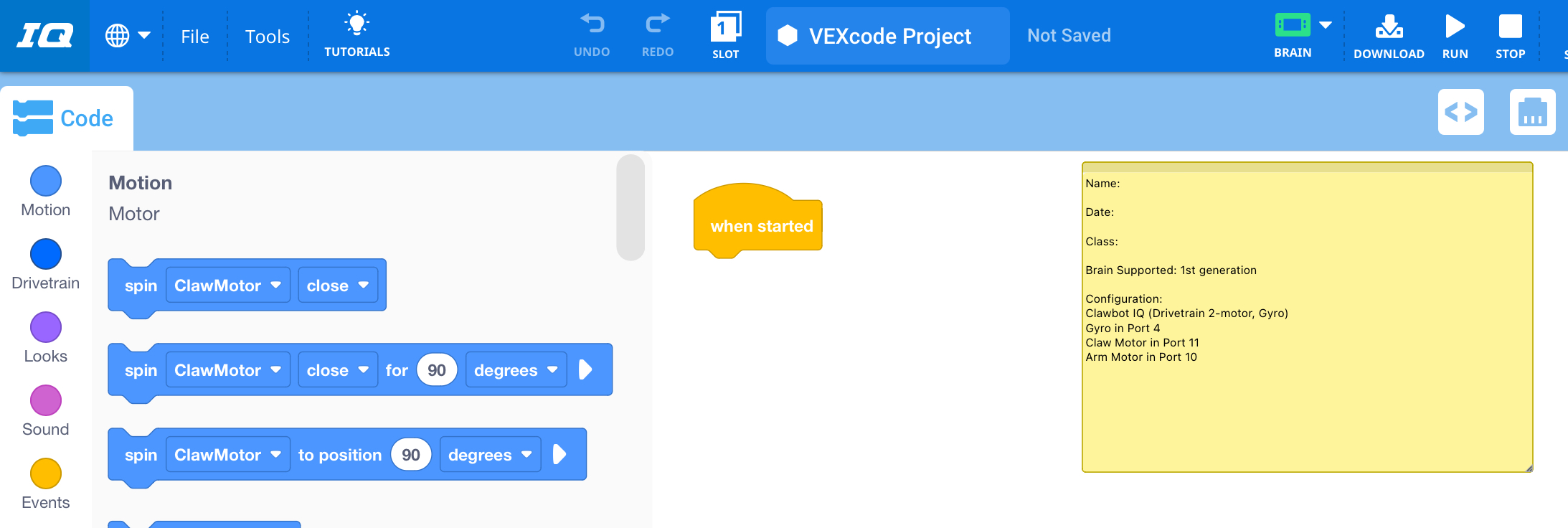 VEXcode IQ con un proyecto de ejemplo de plantilla abierto, incluidos los dispositivos configurados y una nota con una descripción del proyecto.