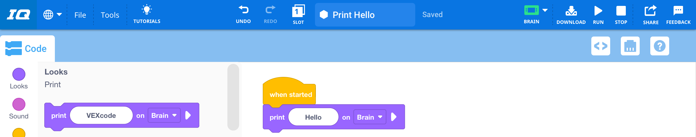 VEXcode IQ प्रोजेक्ट का नाम print hello है जो कार्यक्षेत्र में खुला है