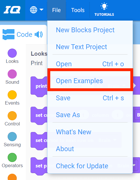 VEXcode IQ құралдар тақтасы Файл мәзірі ашық және «Мысалдар ашу» опциясы бөлектелген. Мысалдар ашу — мәзірдегі Жаңа блоктар жобасы, Жаңа мәтін жобасы және Ашу бөлімдерінің астындағы төртінші опция.