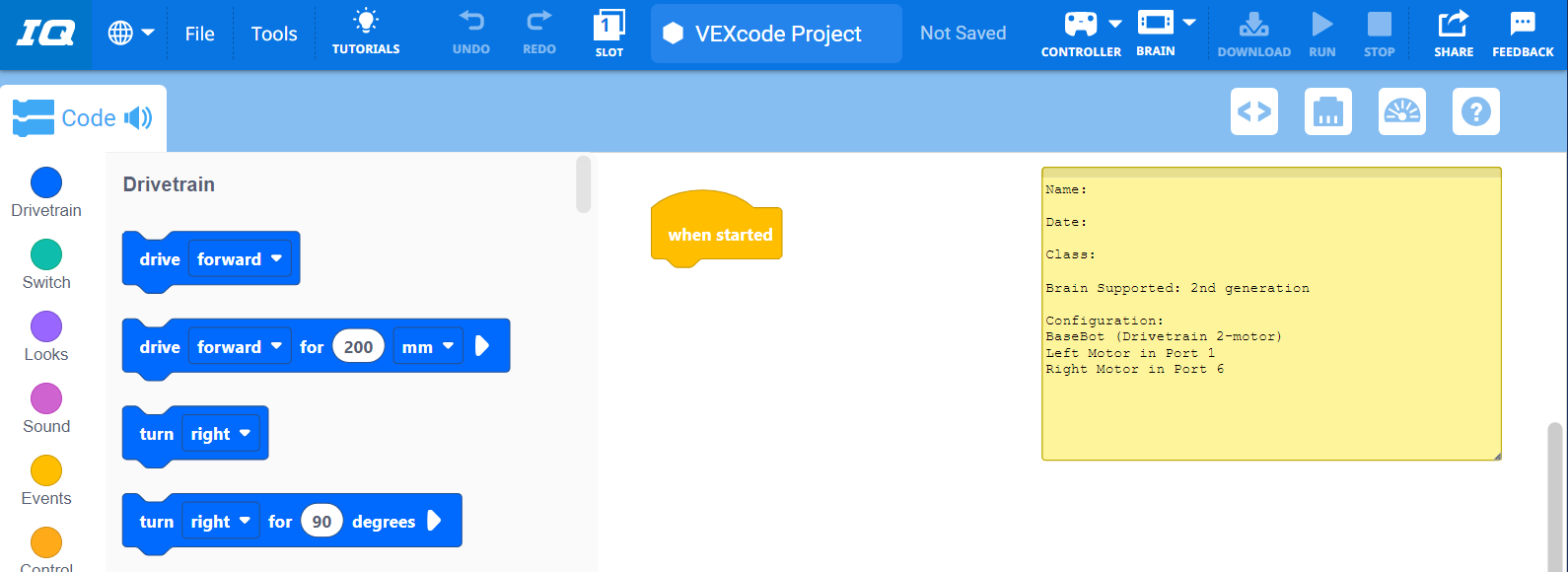 VEXcode IQ ar atvērtu veidnes piemēra projektu, tostarp konfigurētām ierīcēm un piezīmi ar projekta aprakstu.