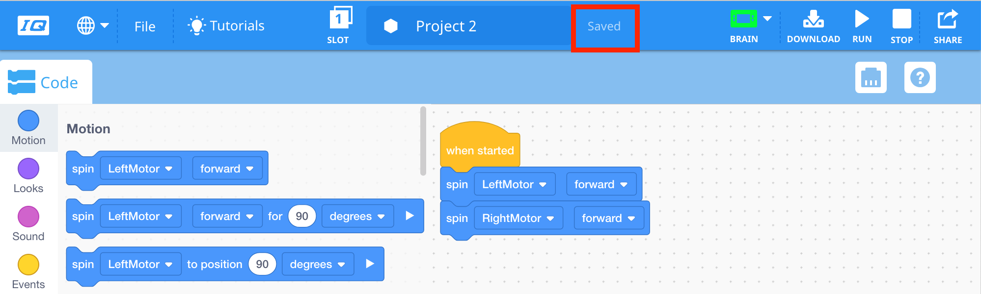 Bilah Alat VEXcode IQ dengan bidang nama proyek diubah menjadi Proyek 2. Label di sebelah kanan disorot dan bertuliskan Tersimpan.