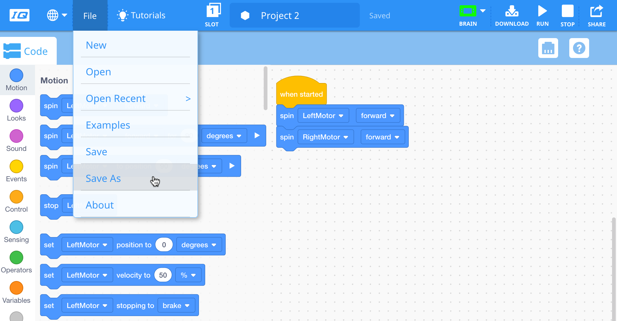 VEXcode IQ ツールバーの「ファイル」メニューが開き、「名前を付けて保存」オプションが強調表示されています。 [名前を付けて保存] は、メニューの [新規]、[開く]、[最近開いたファイル]、[例]、[保存] の下の 6 番目のオプションです。
