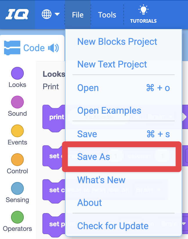 Barra de herramientas VEXcode IQ con el menú Archivo abierto y la opción Guardar como resaltada. Guardar como es la sexta opción en el menú, debajo de Nuevo proyecto de bloques, Nuevo proyecto de texto, Abrir, Abrir ejemplos y Guardar.