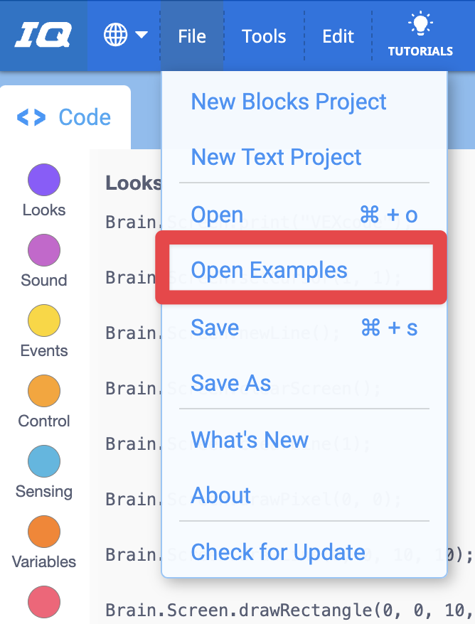 Thanh công cụ VEXcode IQ với menu File mở và tùy chọn Open Examples được tô sáng. Mở ví dụ là tùy chọn thứ tư trong menu, bên dưới Dự án khối mới, Dự án văn bản mới và Mở.