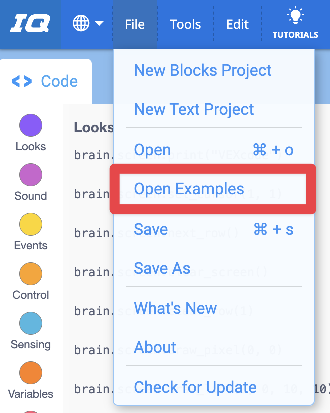 Thanh công cụ VEXcode IQ với menu File mở và tùy chọn Open Examples được tô sáng. Mở ví dụ là tùy chọn thứ tư trong menu, bên dưới Dự án khối mới, Dự án văn bản mới và Mở.