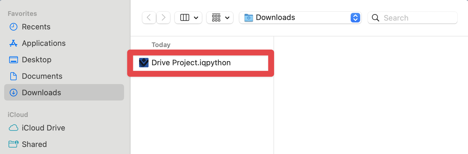 El proyecto VEXcode IQ previamente guardado es visible desde los archivos del dispositivo y está resaltado.