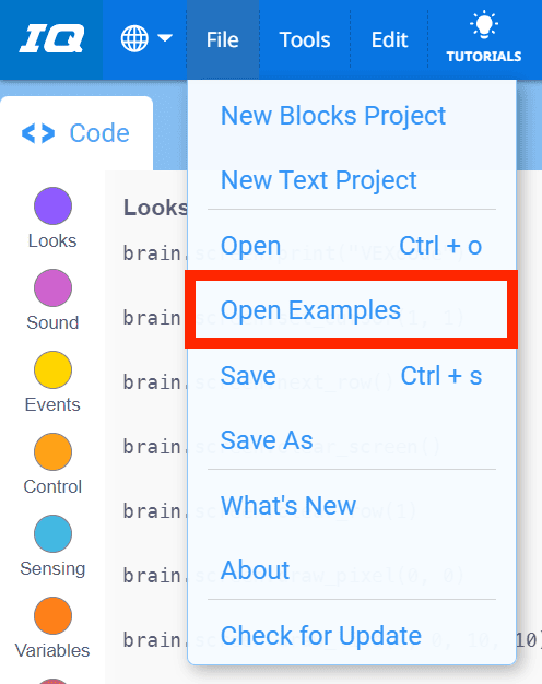 Barra de herramientas de VEXcode IQ con el menú Archivo abierto y la opción Abrir ejemplos resaltada. Abrir ejemplos es la cuarta opción del menú, debajo de Nuevo proyecto de bloques, Nuevo proyecto de texto y Abrir.