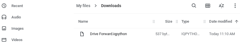 Iepriekš saglabātais VEXcode IQ Python projekts ir redzams ierīces failos.