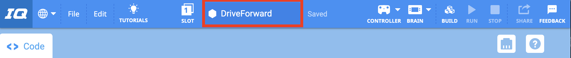 Bilah Alat VEXcode IQ dengan bidang nama proyek disorot dan diganti nama menjadi Drive Forward. Di sebelah kanan nama proyek terdapat label yang bertuliskan Tersimpan.
