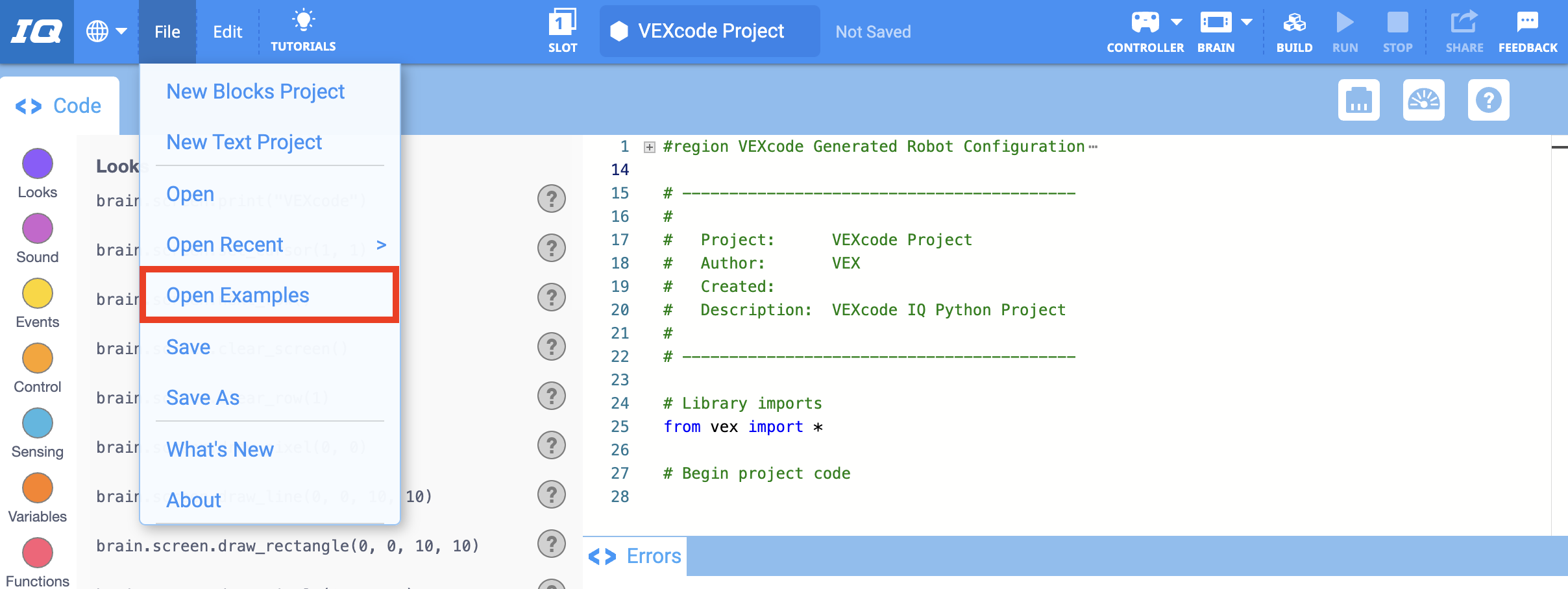 Pasek narzędzi VEXcode IQ z otwartym menu Plik i zaznaczoną opcją Otwórz przykłady. Otwórz przykłady to piąta opcja w menu, po opcjach Nowy projekt bloków, Nowy projekt tekstowy, Otwórz i Otwórz ostatnie.