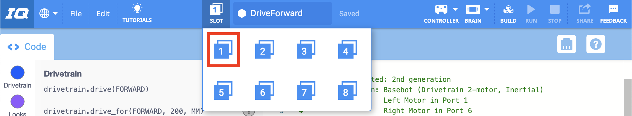 VEXcode IQ con el menú desplegable Ranuras abierto. Hay 8 ranuras disponibles para descargar proyectos al Cerebro, y la primera ranura está resaltada.