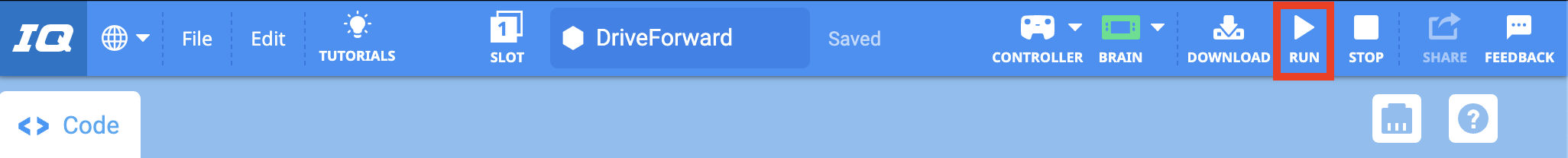 Barra de herramientas VEXcode IQ con el icono Ejecutar resaltado entre los iconos Descargar y Detener.