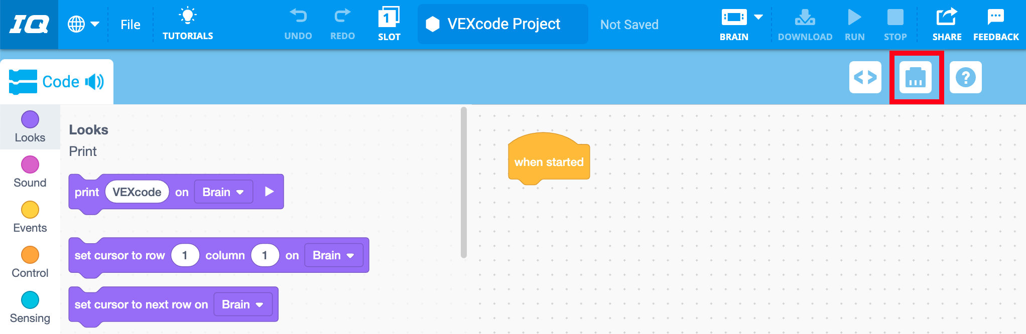 VEXcode IQ құралдар тақтасы, кодты қарау құралы мен анықтама белгішелерінің арасында бөлектелген Құрылғылар белгішесі.