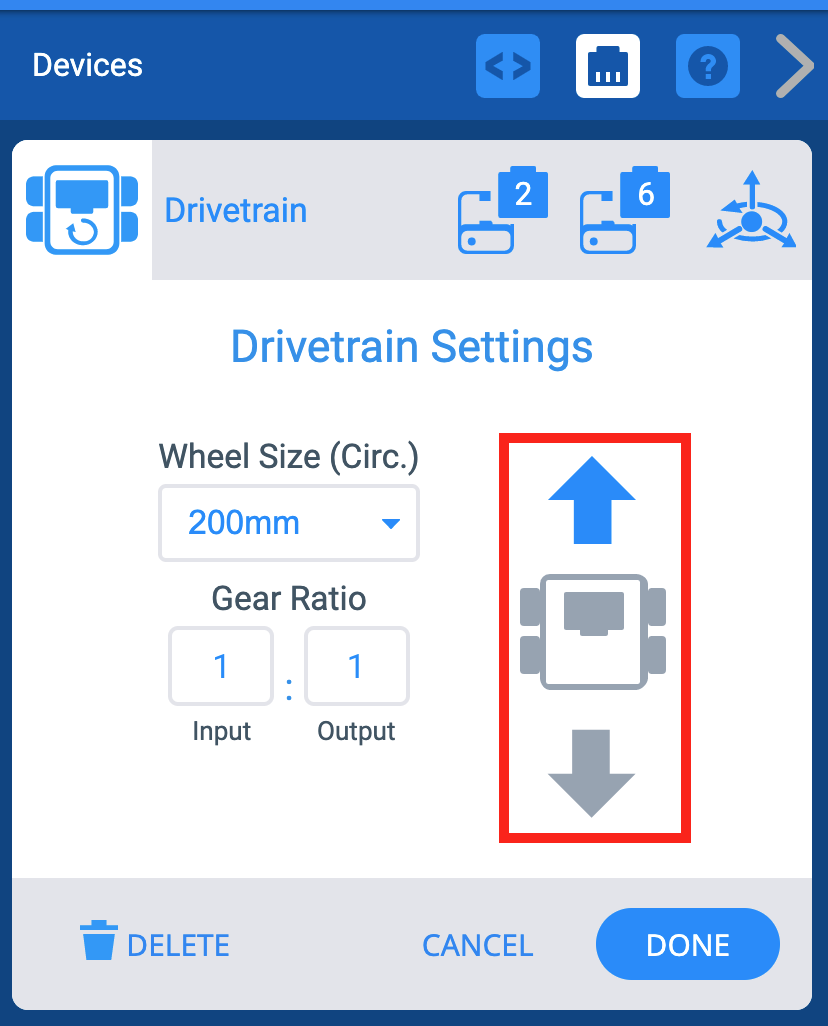 VEXcode IQ Devices উইন্ডোতে Drivetrain Settings মেনু দেখানো হয়েছে। ড্রাইভট্রেনের দিক পরিবর্তন করা যেতে পারে তা বোঝাতে দিকনির্দেশক তীরগুলি হাইলাইট করা হয়েছে।
