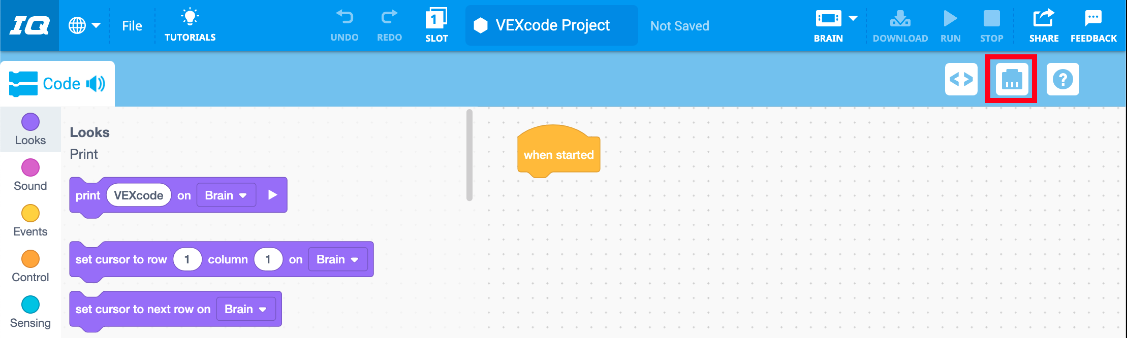 Панель инструментов VEXcode IQ с выделенным значком «Устройства» между значками «Просмотр кода» и «Справка».