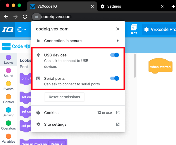 Chromen sivuston tietojen avattava valikko avautuu ja USB-laitteiden käyttöoikeus- ja Sarjaporttien käyttöoikeus -vaihtoehdot ovat käytössä.