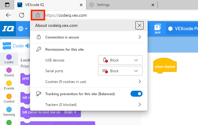 Az Edge keresősávja melletti lakat ikon kiemelve jelenik meg. Lent megnyílik a VEXcode IQ Helyszínadatok legördülő menüje.