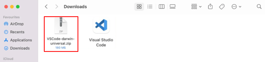 Finder dibuka ke folder Unduhan dan file zip VS Code Darwin universal telah diklik dua kali untuk mengekstraknya. Berkas aplikasi VS Code telah muncul di samping berkas zip.