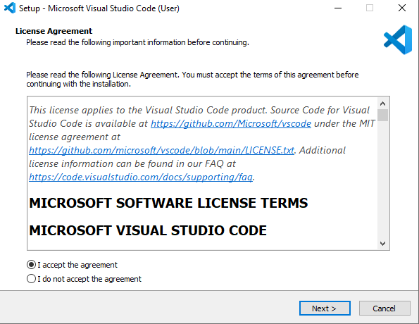 Okno nastavení Microsoft VS Code s licenční smlouvou, se kterou je nutné souhlasit. Níže je vybráno tlačítko s textem Souhlasím se smlouvou. Tlačítko Další je zvýrazněno níže.