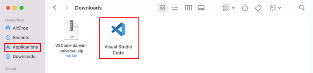 Открывается Finder, открывается папка «Загрузки», и из нее извлекается приложение VS Code. Приложение и папка «Приложения» выделены, что означает, что файл следует перетащить в папку «Приложения».