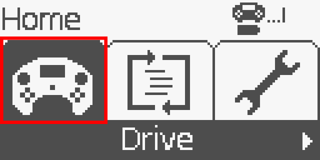 Im Startmenü wird der Controller-Bildschirm angezeigt, wobei die Option „Laufwerk“ hervorgehoben ist. Die Option „Drive“ ist die erste Option im Startmenü.