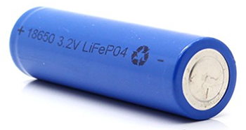 Schräge Ansicht einer LiFePO4-Batterie.