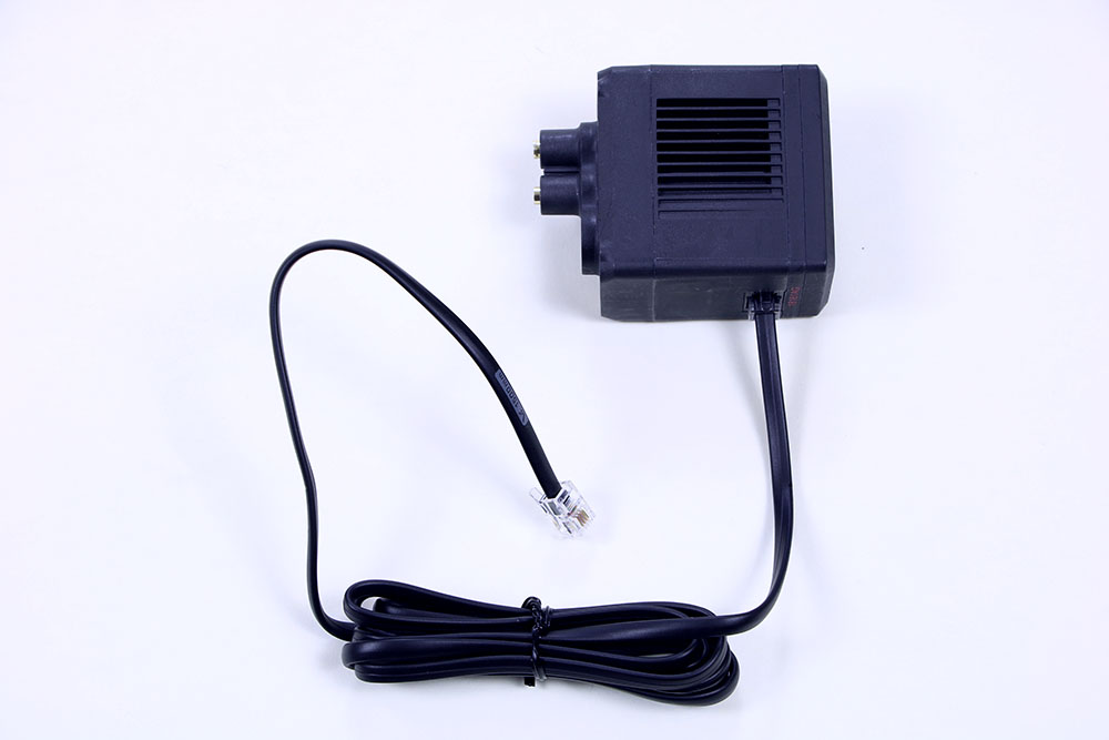 Inteligentní motor V5 s inteligentním kabelem zapojeným do kabelového portu.