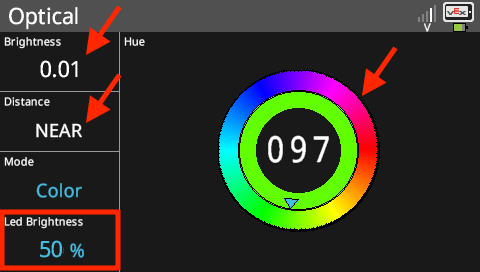 Het hersenscherm wordt weergegeven in het menu Optische sensor, waarin de gegevens van de sensor worden weergegeven. Het menu staat in de Kleurmodus en geeft gegevens weer over de helderheid, afstand en tint van een object. Het menu bevat ook een diagram waarin de tint wordt gevisualiseerd als een positie op een kleurenwiel. In deze schermafbeelding is de helderheid van het object 0,01, de afstand is dichtbij, de tint is 97 en de led-helderheid is ingesteld op 50%.