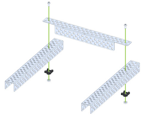 De bouwinstructiestap wordt als voorbeeld weergegeven. In deze stap worden twee U-profielconstructiedelen aan een hoekconstructiedeel bevestigd met behulp van schroeven, moeren en zeskantmoerborgingen. In de instructies worden groene lijnen gebruikt om de exacte locatie van elk stuk aan te geven.