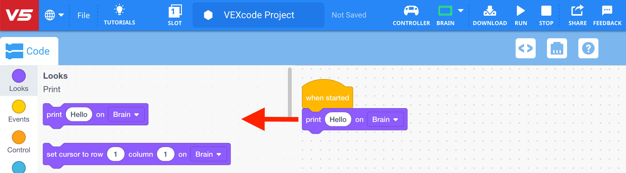 VEXcode V5 mit einem Pfeil, der anzeigt, dass ein Druckblock aus dem Arbeitsbereich zurück in die Werkzeugpalette gezogen wird, um ihn zu löschen.