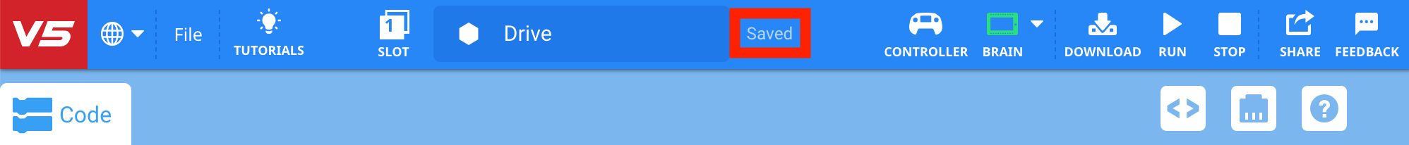 VEXcode V5 Toolbar, bei der das Feld „Projektname“ in „Laufwerk“ geändert wurde. Die Beschriftung rechts ist hervorgehoben und lautet „Gespeichert“.