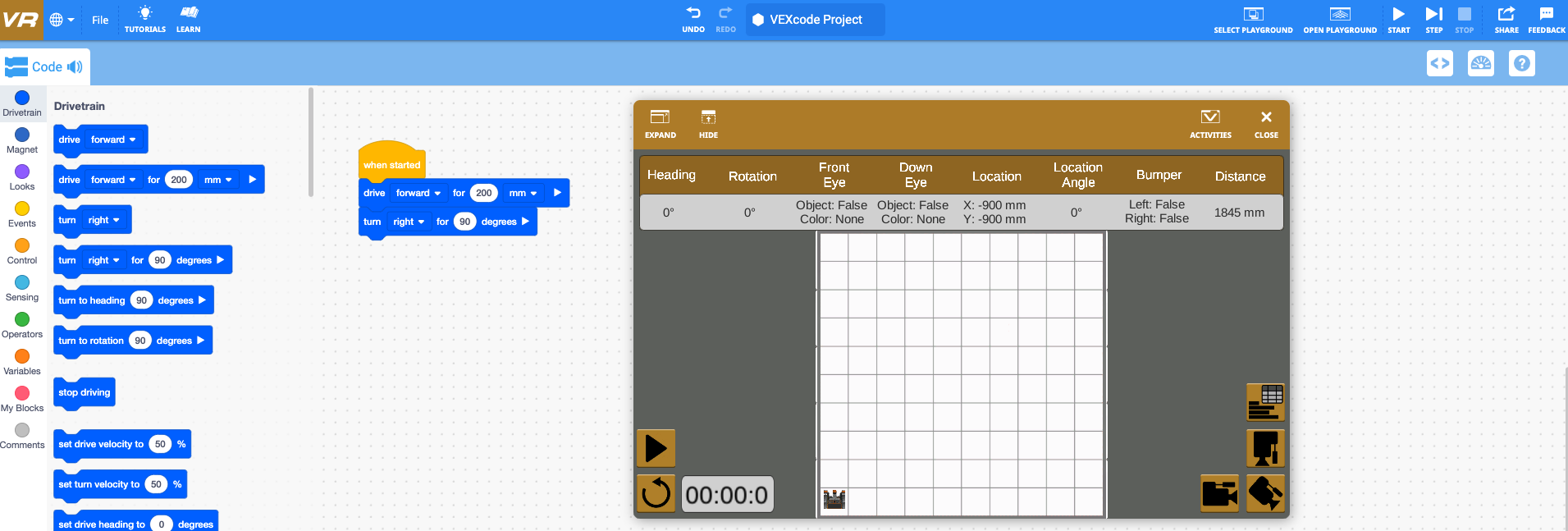 VEXcode VR ইন্টারফেসের স্ক্রিনশট একটি ভার্চুয়াল রোবট সহ একটি ব্লক-ভিত্তিক কোডিং পরিবেশ দেখাচ্ছে, ক্লাসরুমে কোডিং ধারণা শেখানোর জন্য এবং STEM শিক্ষাকে সমর্থন করার জন্য ডিজাইন করা হয়েছে।