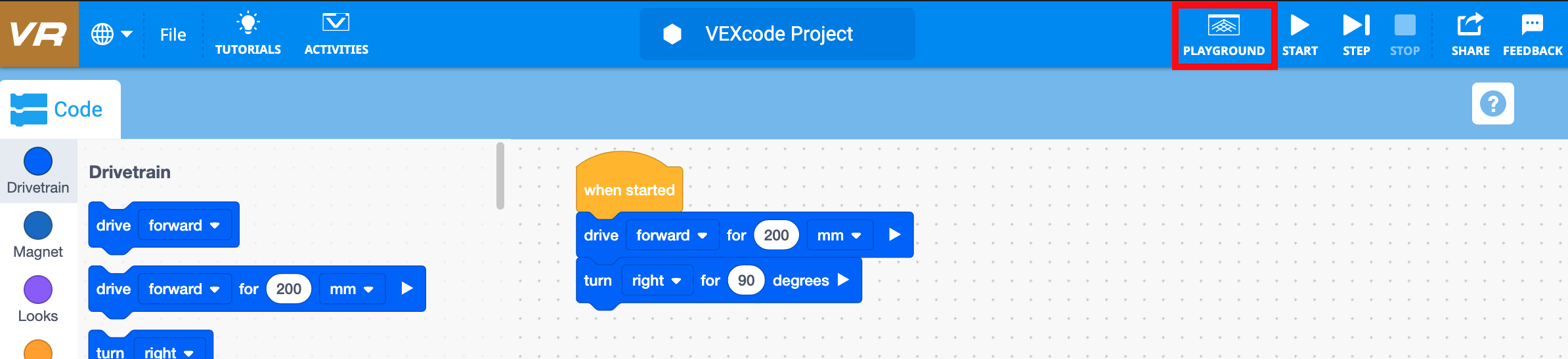 다양한 코딩 도구와 옵션을 표시한 VEXcode VR Playground 도구 모음의 스크린샷으로, 사용자가 가상 로봇 환경에서 프로그래밍 프로젝트를 만들고 관리하는 데 사용할 수 있습니다.