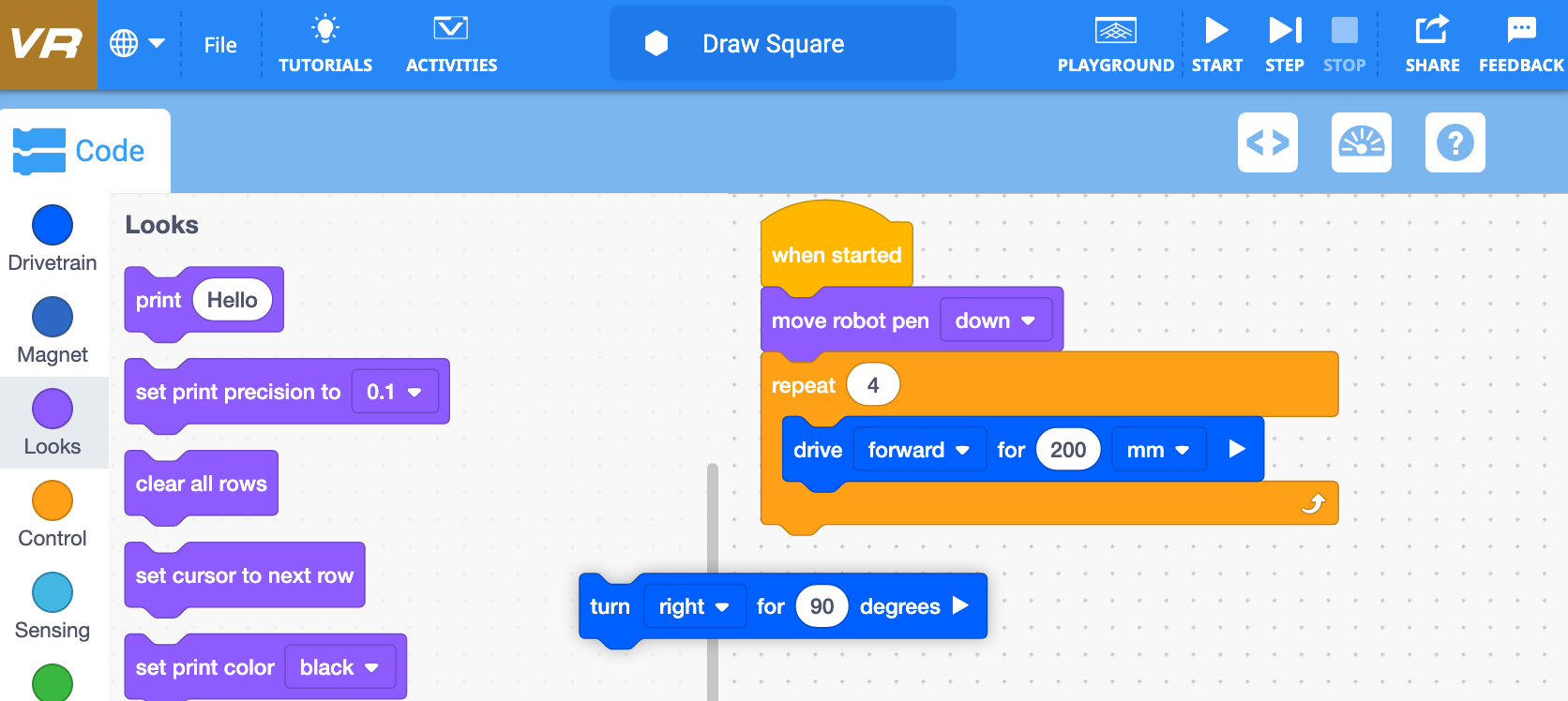 Captura de tela da interface do VEXcode VR mostrando o ambiente de codificação baseado em blocos, projetado para ensinar conceitos de codificação por meio de robótica virtual, como parte de tutoriais para estudantes e educadores em educação STEM.