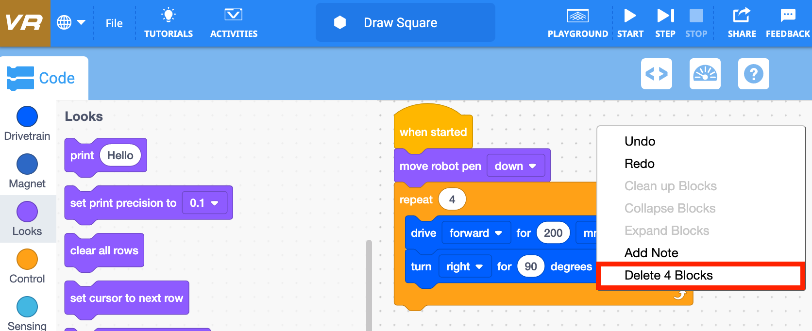 Captura de tela da interface do VEXcode VR mostrando um ambiente de codificação baseado em blocos para programar um robô virtual, com vários blocos de codificação e um espaço de trabalho para os usuários criarem e testarem seu código.