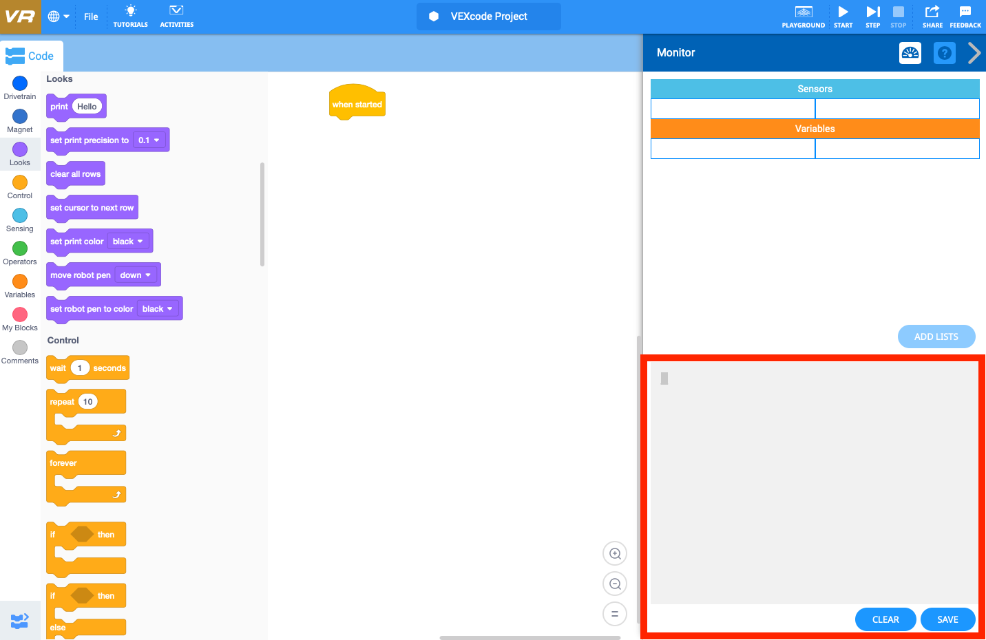 Screenshot dell'interfaccia del tutorial VR di VEXcode che mostra le opzioni di codifica basate su blocchi e un robot virtuale, progettato per aiutare gli utenti ad apprendere concetti di codifica in un ambiente simulato.