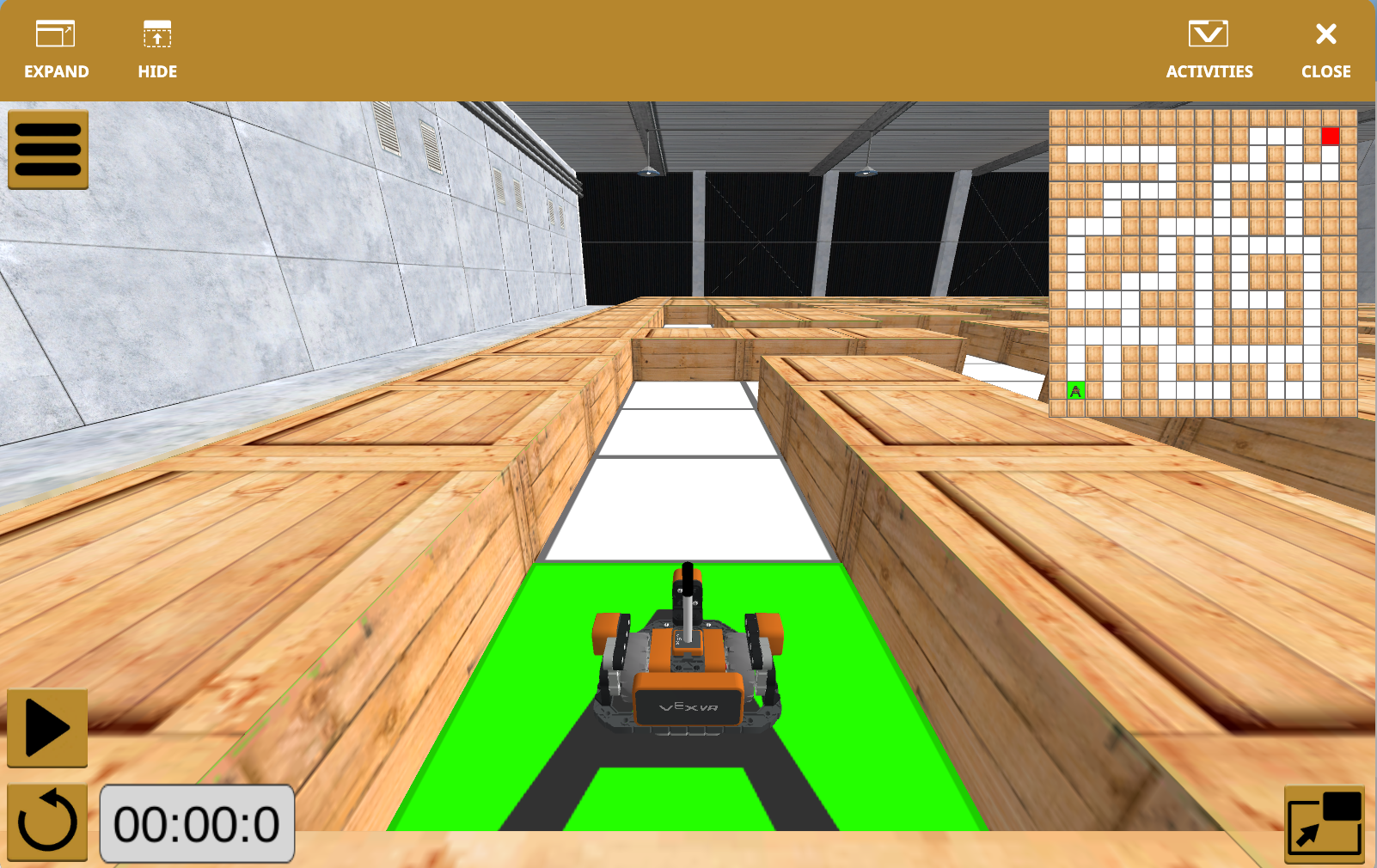 VEXcode VR ekrānuzņēmums, kurā parādītas Playground funkcijas, izceļot bloku kodēšanas saskarni un virtuālā robota iestatīšanu koda programmēšanai un testēšanai izglītības vidē.