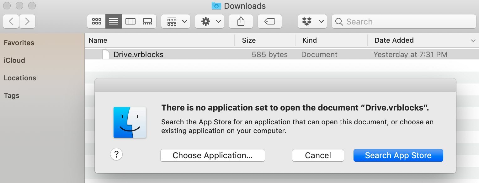この画像には、ダウンロード フォルダーに Drive.vrblocks というファイルがある Mac Finder ウィンドウが表示されています。 ダイアログ ボックスには、ドキュメントを開くアプリケーションが設定されていないことが示されます。 オプションには、アプリケーションを手動で選択するか、App Store で互換性のあるアプリケーションを検索するかが含まれます。