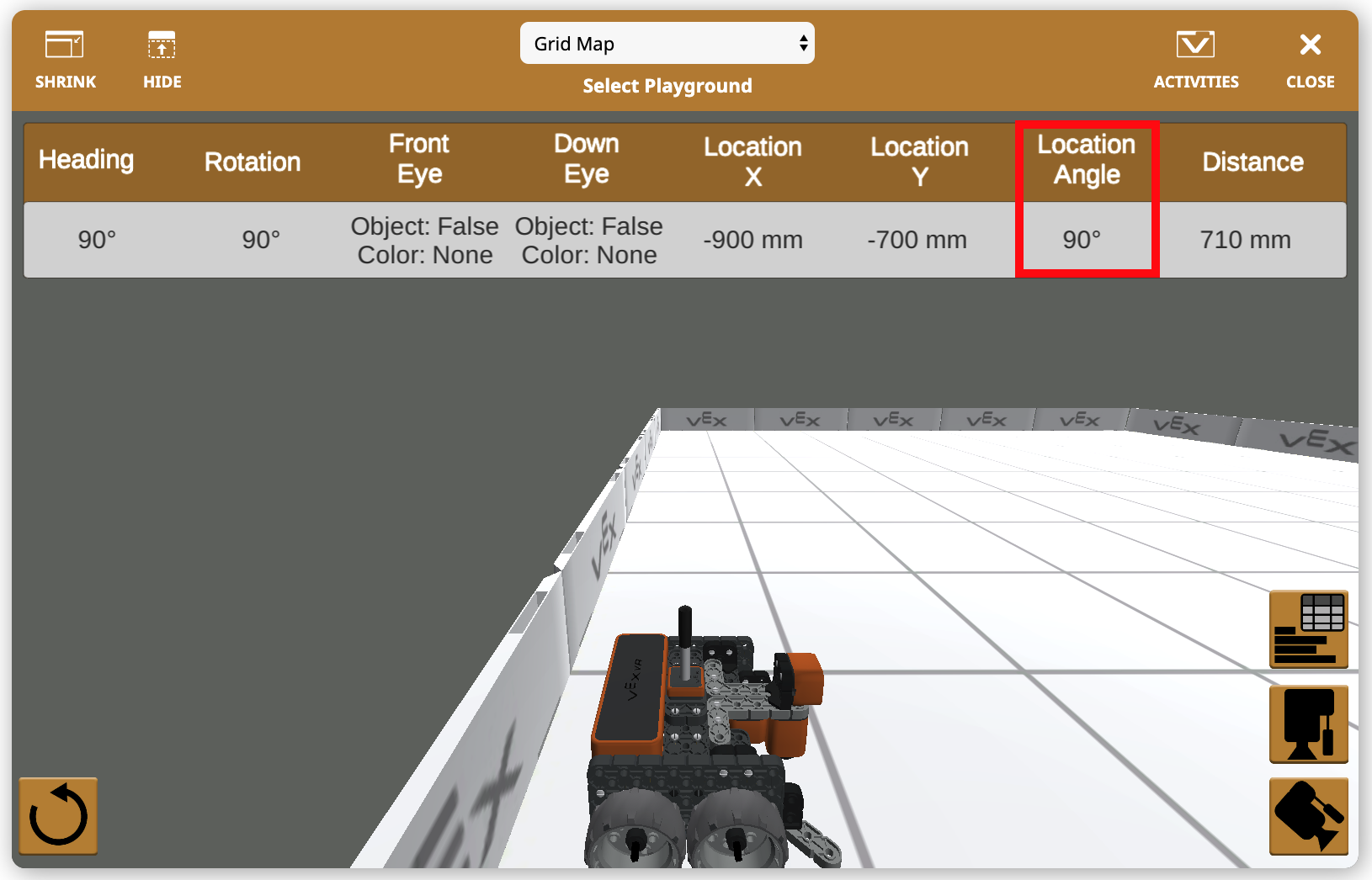 Скриншот панели управления VEXcode VR, на котором показаны особенности местоположения и угла на игровой площадке, а также интерфейс для кодирования и моделирования виртуального робота.
