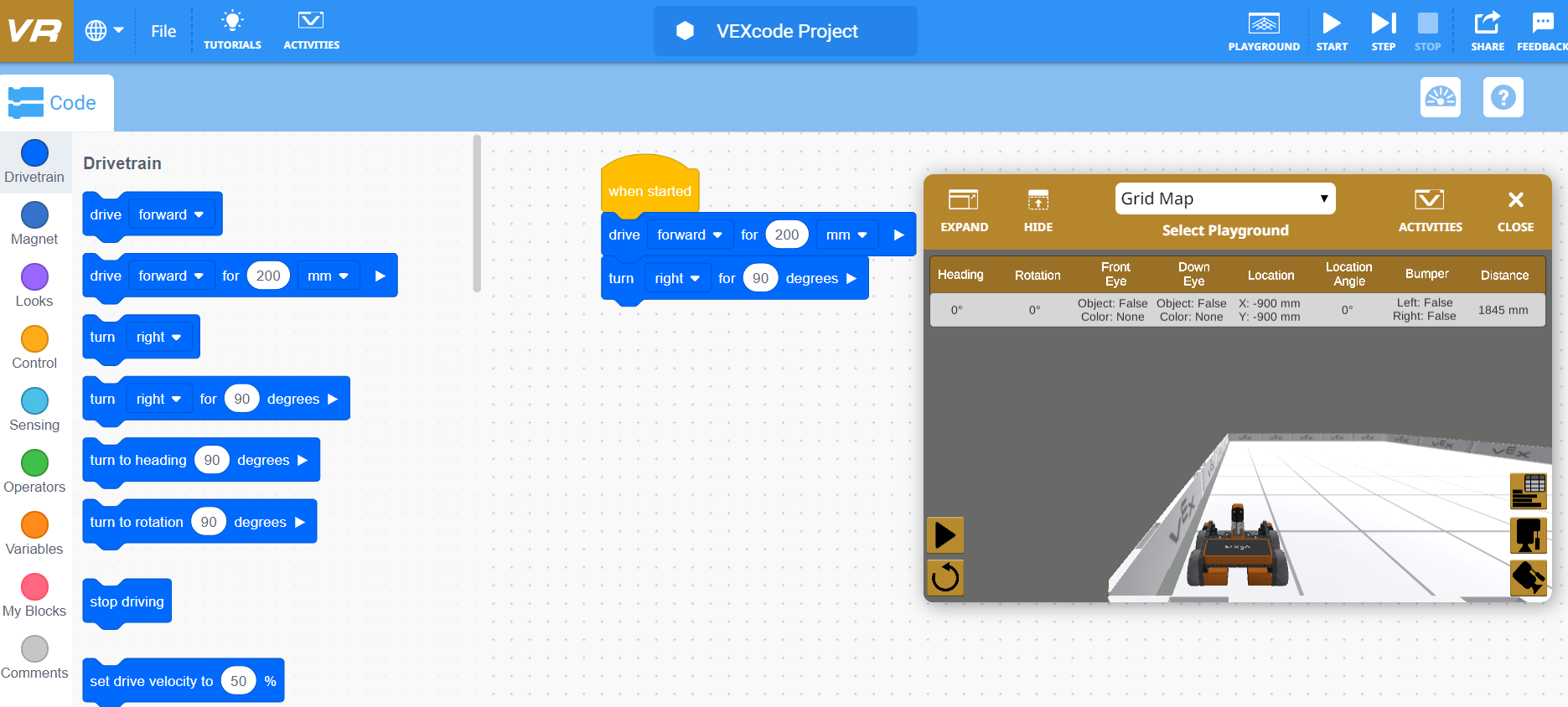 VEXcode VR इंटरफ़ेस का स्क्रीनशॉट, प्लेग्राउंड की विशेषताओं को प्रदर्शित करता है, जिसमें वर्चुअल रोबोट प्रोग्रामिंग के लिए ब्लॉक-आधारित कोडिंग वातावरण भी शामिल है, जिसे कोडिंग कौशल को बढ़ाने और STEM शिक्षा का समर्थन करने के लिए डिज़ाइन किया गया है।