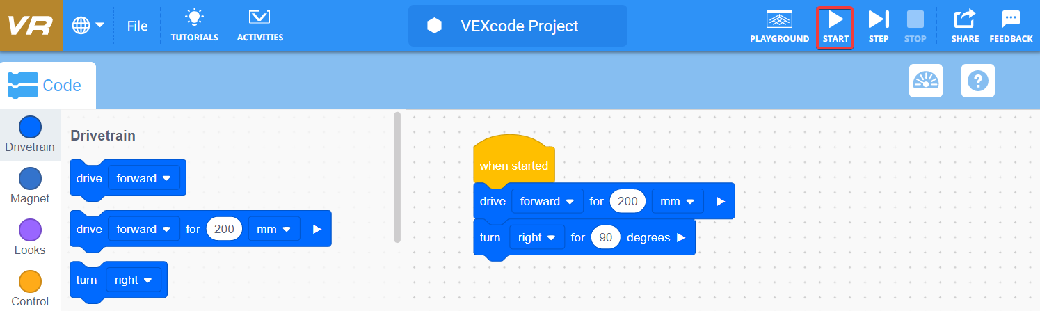 VEXcode VR इंटरफ़ेस का स्क्रीनशॉट, प्लेग्राउंड की विशेषताओं को प्रदर्शित करता है, जिसमें वर्चुअल रोबोट प्रोग्रामिंग के लिए ब्लॉक-आधारित कोडिंग वातावरण भी शामिल है, जिसे कोडिंग कौशल को बढ़ाने और STEM शिक्षा का समर्थन करने के लिए डिज़ाइन किया गया है।
