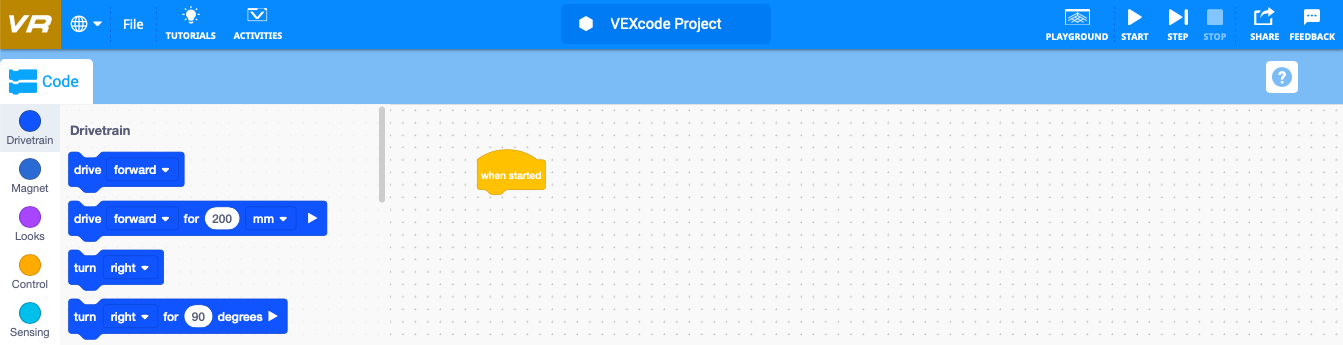 Diagrama que ilustra las características del robot VEXcode VR, mostrando varios componentes y funcionalidades diseñados para mejorar la educación en codificación y el aprendizaje de la robótica para estudiantes y educadores.