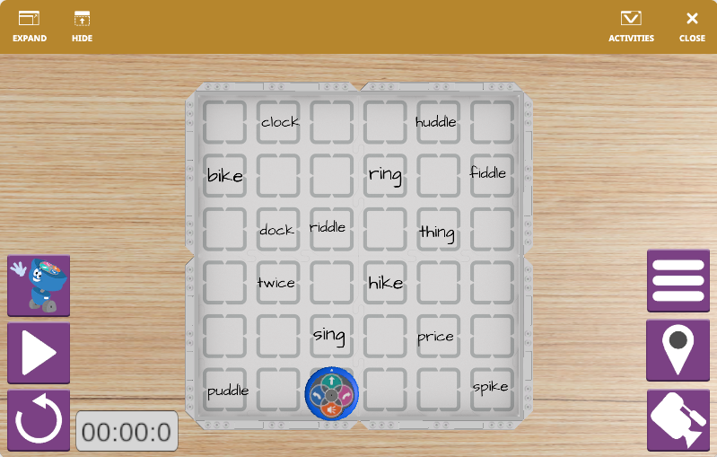 VEXcode VR-এ 123 প্লেস্পেসের স্ক্রিনশট, একটি সিমুলেটেড পরিবেশে প্রোগ্রামিং ধারণা শেখার জন্য ডিজাইন করা ভার্চুয়াল রোবট ইন্টারফেস এবং ব্লক-ভিত্তিক কোডিং বিকল্পগুলি প্রদর্শন করে৷