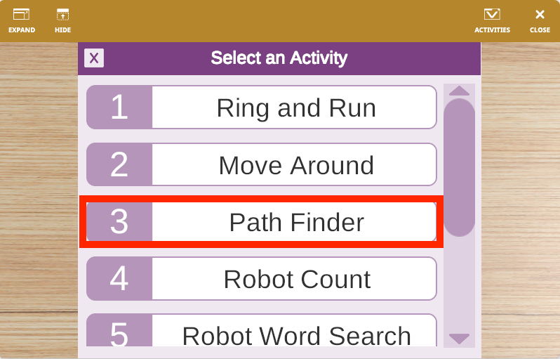 Screenshot des 123 Playspace in VEXcode VR, der die virtuelle Roboterumgebung zeigt, in der Benutzer mithilfe einer blockbasierten Schnittstelle Code erstellen und testen können, die für das Erlernen von Codierungskonzepten und Robotikprinzipien in einem pädagogischen Umfeld konzipiert ist.