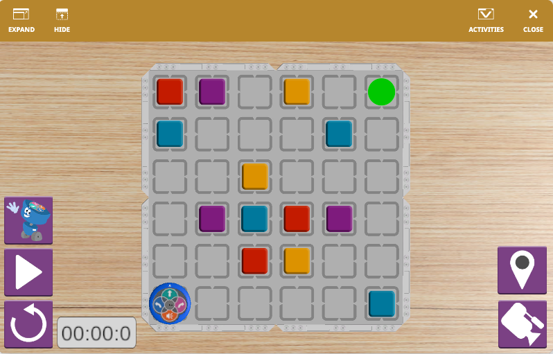 VEXcode VR 123 Playspace ekrānuzņēmums, kurā parādīta uz blokiem balstīta kodēšanas saskarne ar virtuālo robotu, kas paredzēts izglītojošiem kodēšanas un robotikas nolūkiem.