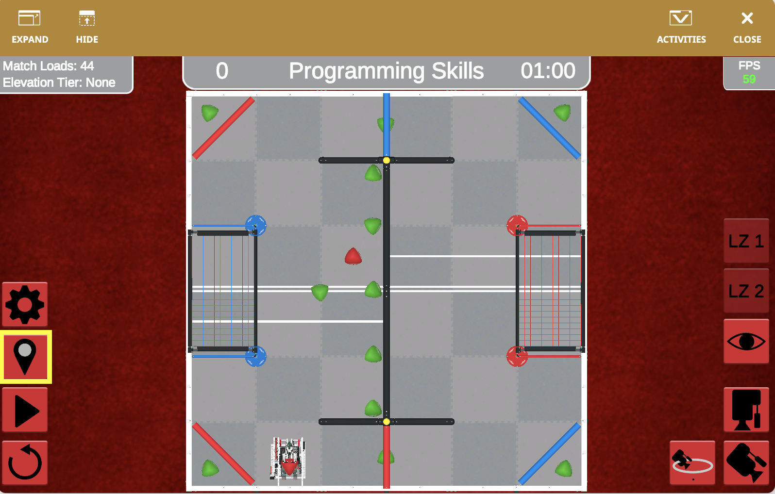 Diagramma, kas ilustrē VRC Over Under spēles laukuma izkārtojumu 2023.–2024. gada sezonai, demonstrējot šķēršļu un zonu izvietojumu VEXcode VR programmēšanas izaicinājumiem.